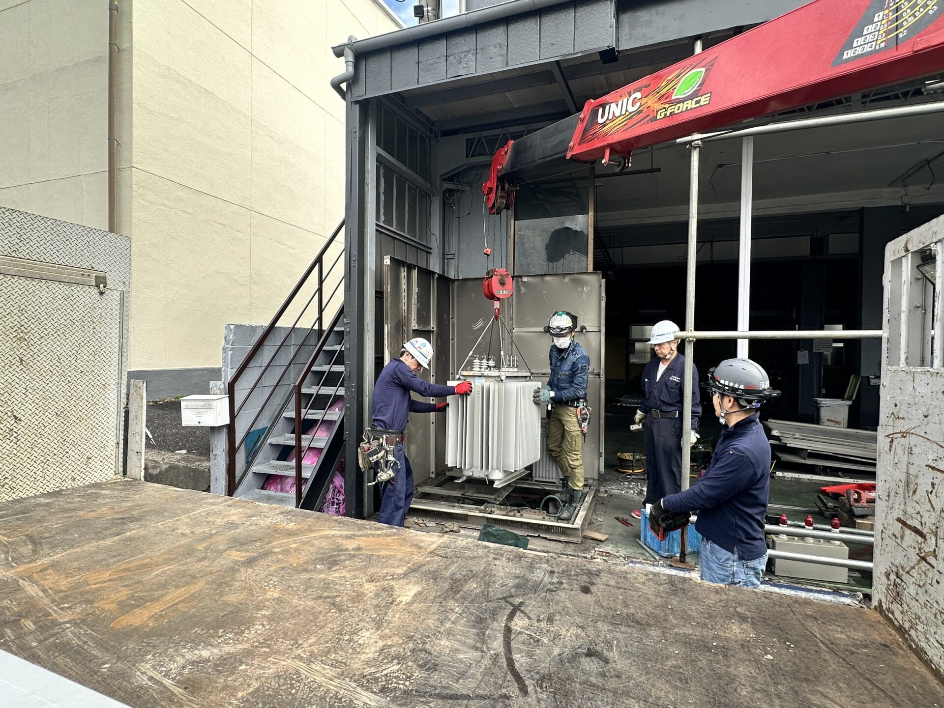 某工場高圧受電廃止低圧化工事に伴うキュービクル撤去工事