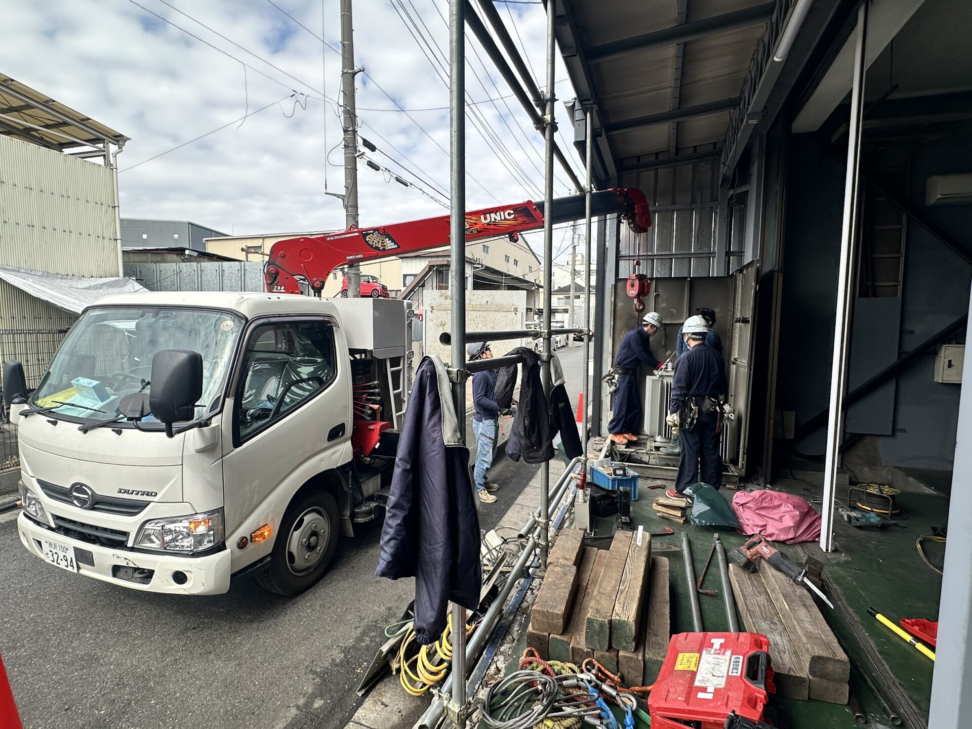 某工場高圧受電廃止低圧化工事に伴うキュービクル撤去工事