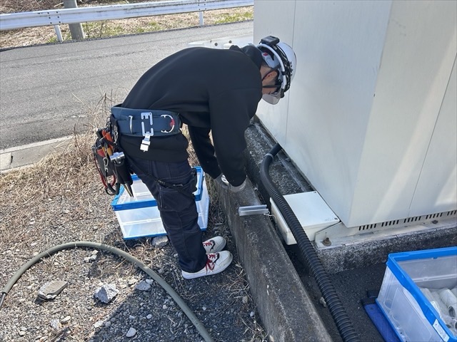 某所キュービクル低圧電源線の配管更新工事