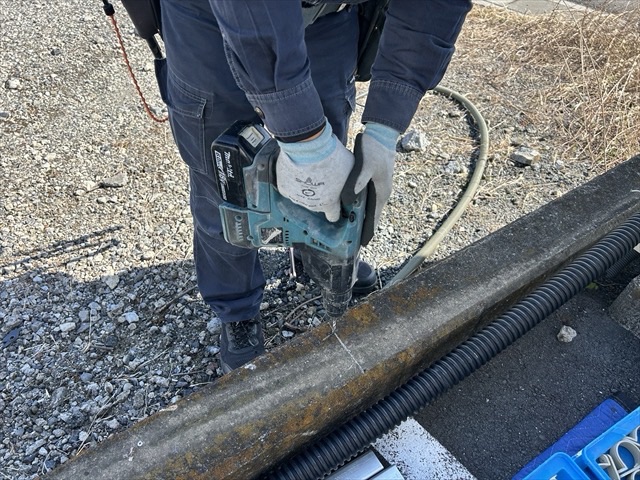 某所キュービクル低圧電源線の配管更新工事